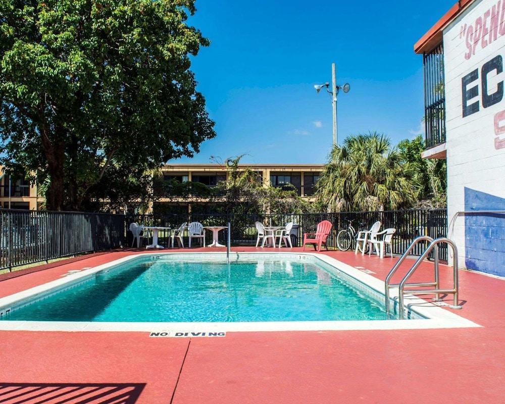 Econo Lodge North North Fort Myers Zewnętrze zdjęcie