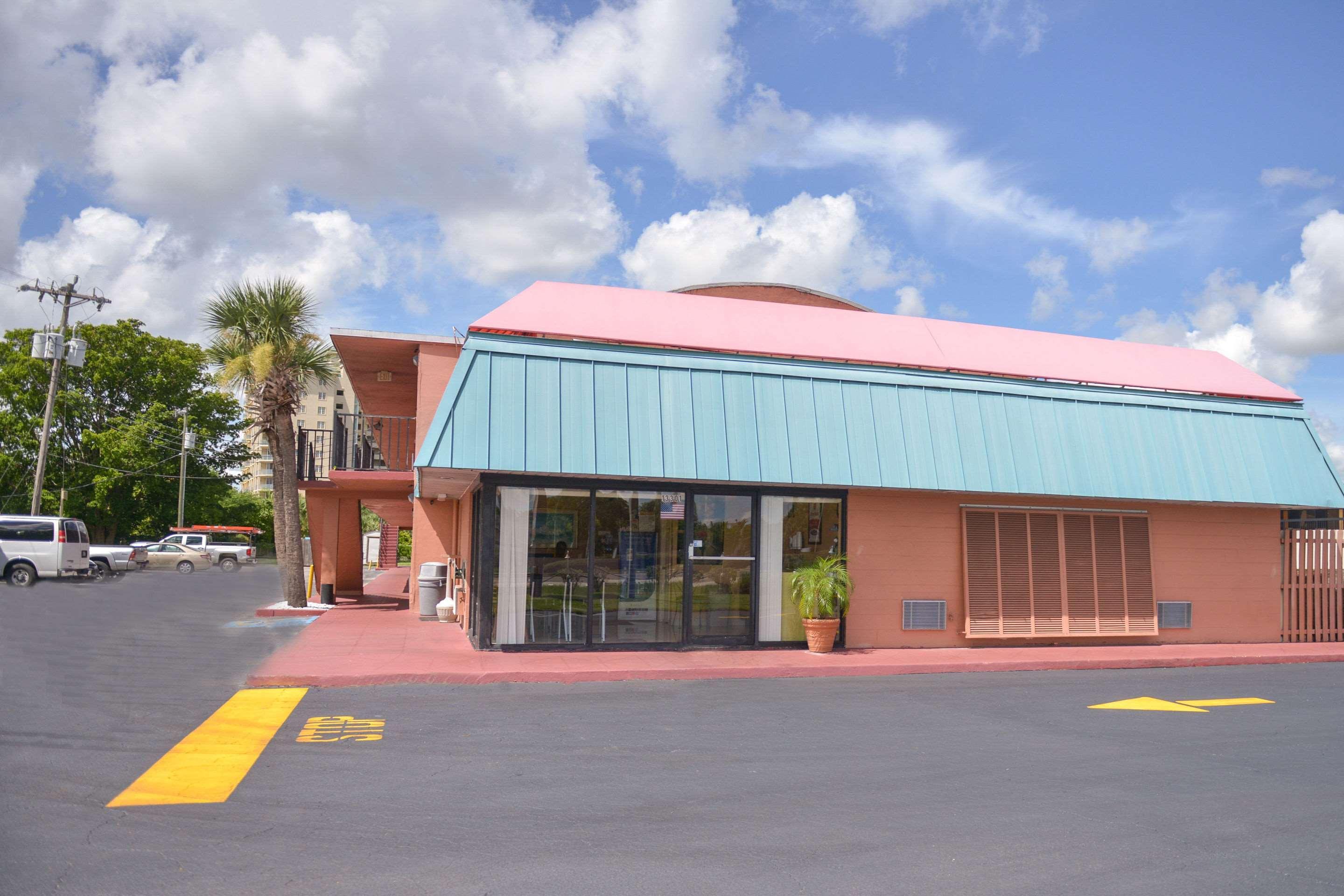 Econo Lodge North North Fort Myers Zewnętrze zdjęcie